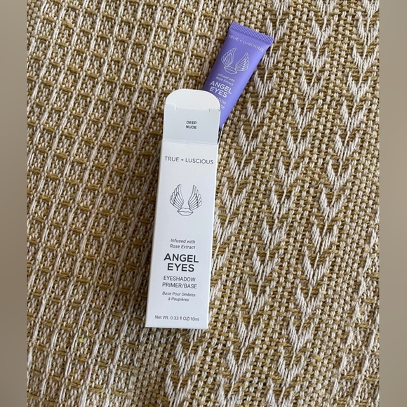 Brand-new makeup bundle, never used - Picture 2 of 6